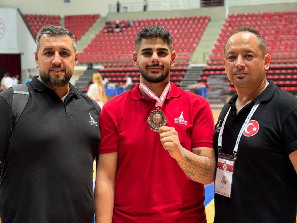 İzmirli Tekvandocular Türkiye Şampiyonası'ndan Madalyalarla Döndü